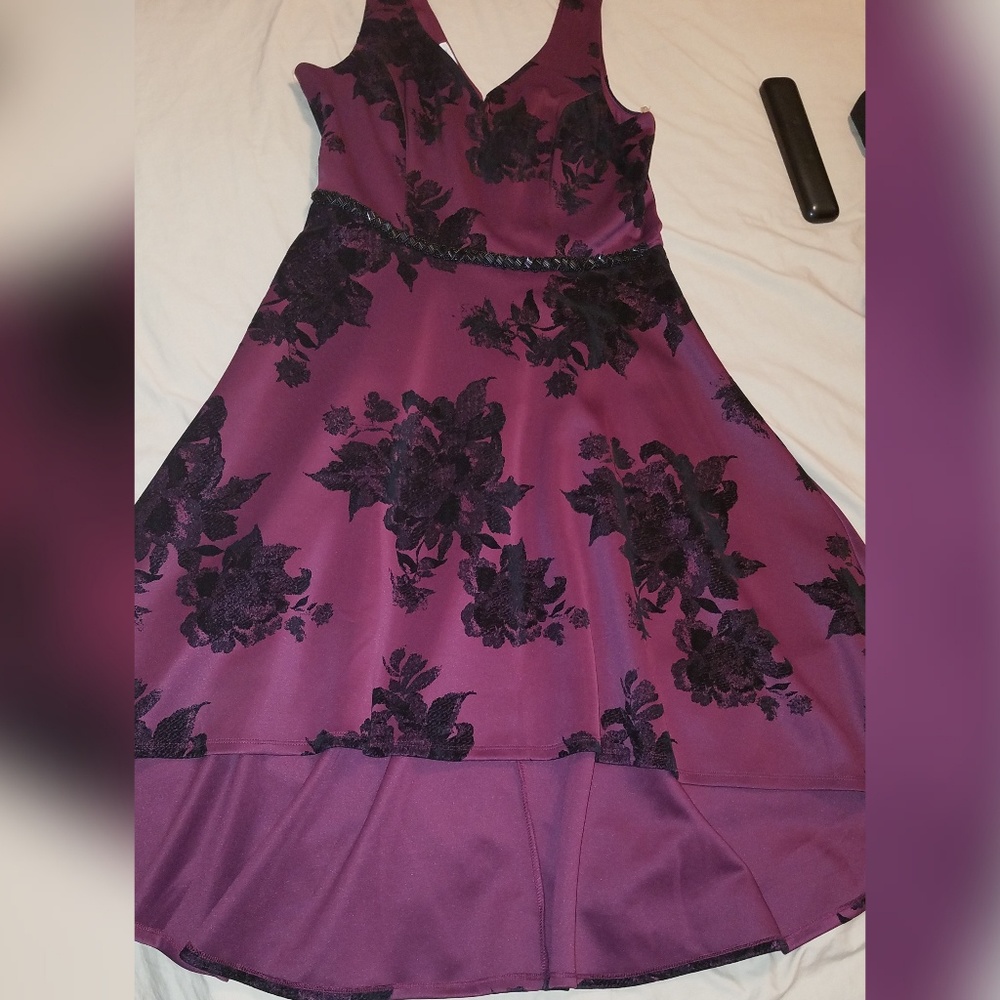 stunning NWT formal dress Velvet Floral Print